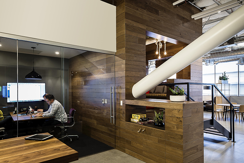 Посмотрите на офис Dropbox в Сан Франциско