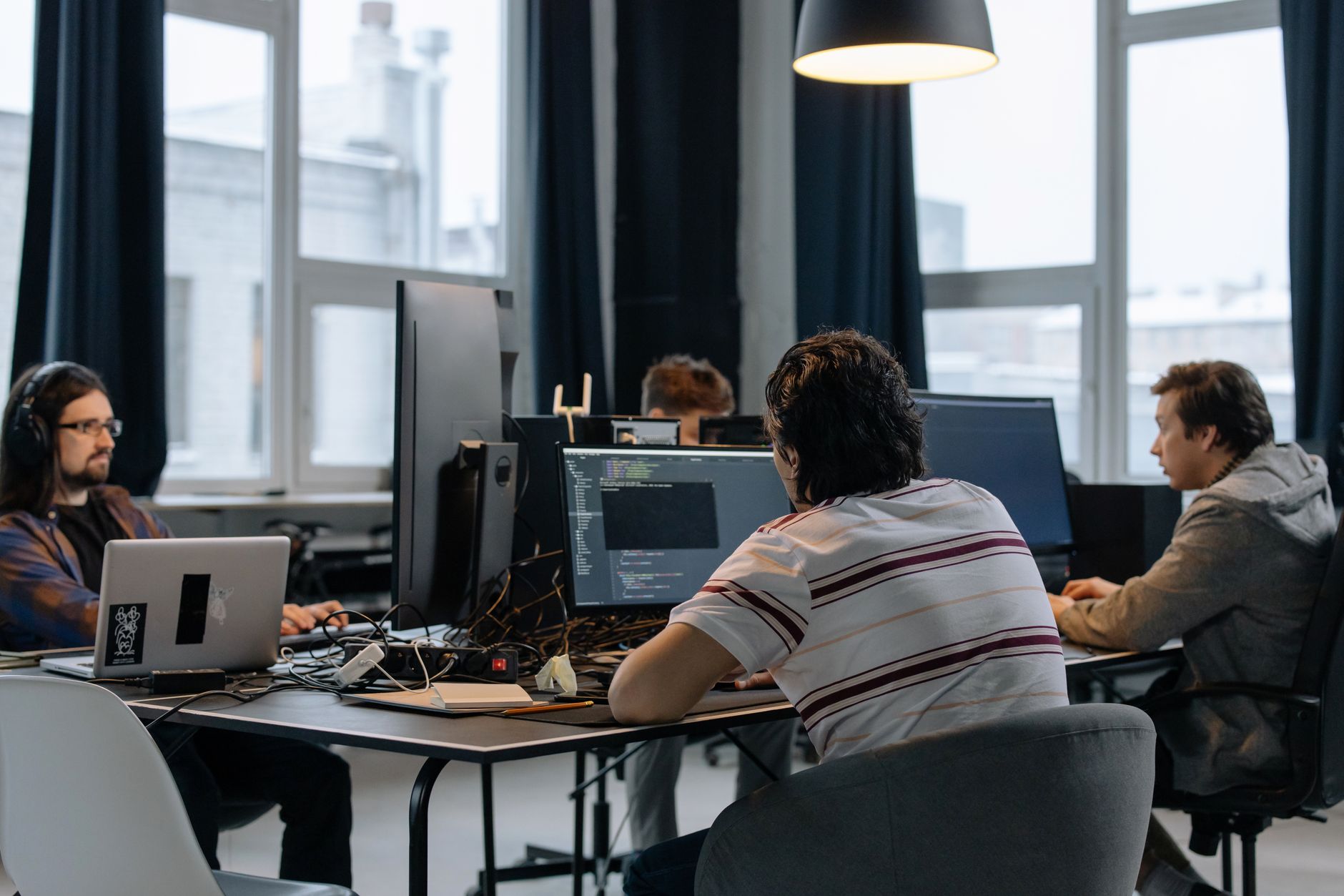 Die Rolle von KI in der Softwareentwicklung 2026: Chancen & Risiken